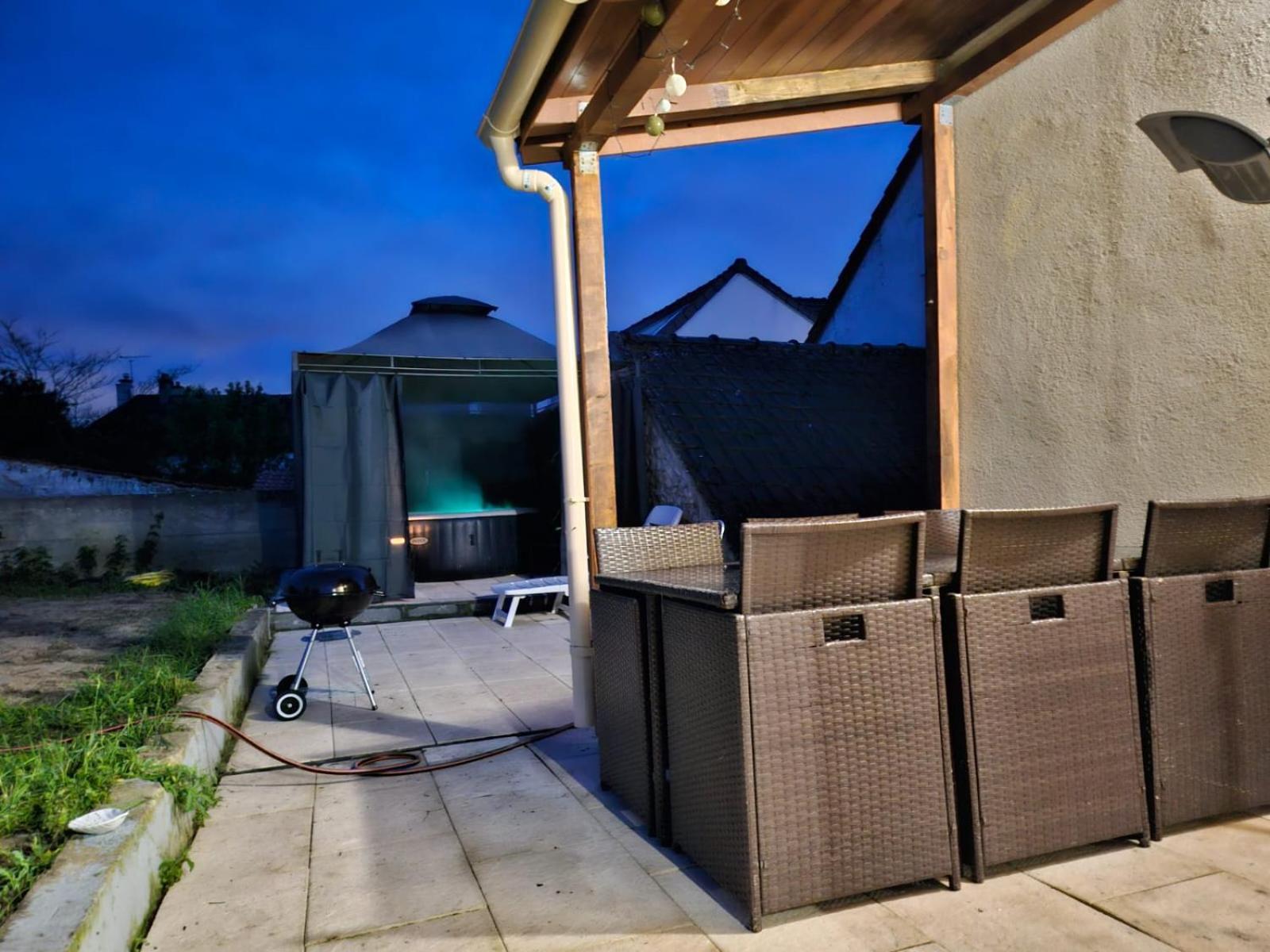 Chez Angela Appartement Avec Terrasse Bbq Et Jacuzzi Fresnes-Sur-Marne Exteriör bild